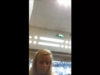 Blonde babe met grote tieten youtube pornofilms wil dat haar strakke kutje hard wordt genaaid