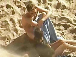 Zwarte kerel neukt twee sexfilms oma hete agenten
