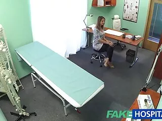 Blonde TS Rafaela Sanchez zuigt 2 lullen voordat gratis seksfilms ze ze in haar kontgaatje duwt